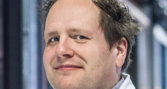 Remote pop/rock drummer.  - Bob Siemerink