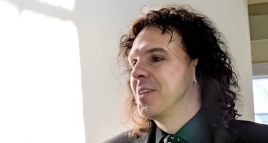 Owner of the Shuck The World - Anthony Wing