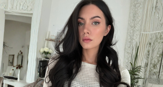 Singer-Songwriter - Tay