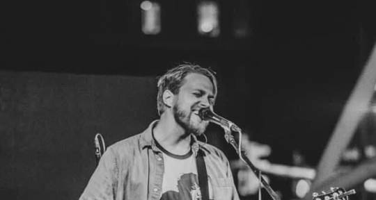 Singer songwriter, guitars - Shay Bailiff