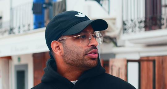 Composser/Producer/Singer/inst - Joan Larz