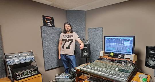 producer and mixing engineer - Joselo García