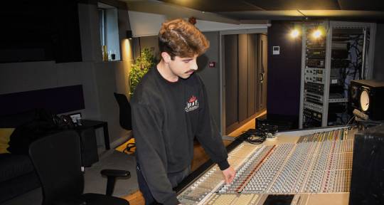 Mix Engineer - Pop/Indie/Rap - Alvaro Rubio