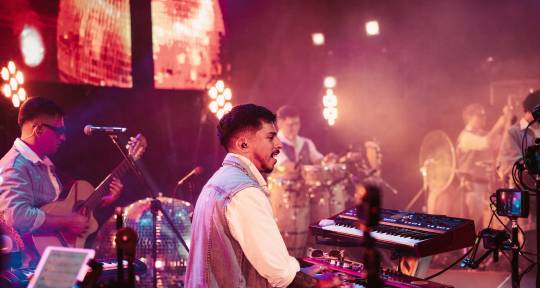 Piano and keyboard Player - Natural Juandi