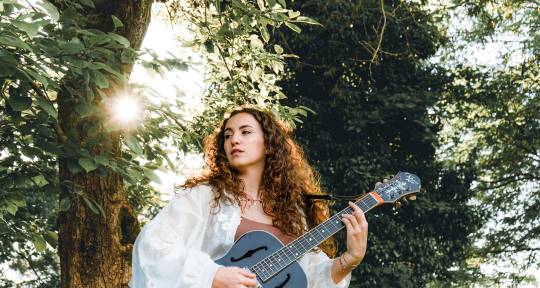 Songwriter to the master - Camilla Buzzetti