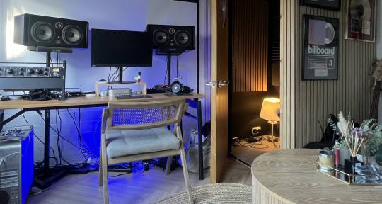 Record Producer - Ashton Foster