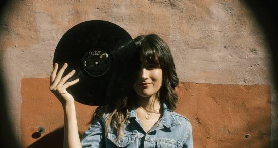 warm-soulful singer-songwriter - Malena Ramonet