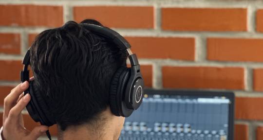 Electronic Music Producer - Gabriel Inchauste