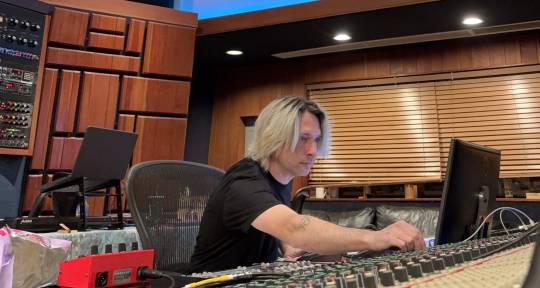 Producer, Engineer, Mixer - Iain Findlay