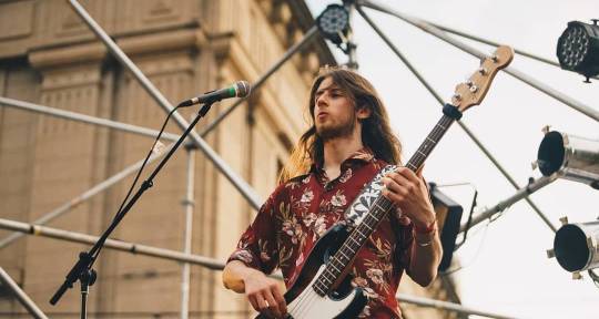 Bass player, producer and mix - Franco Gomez (Kitsne)