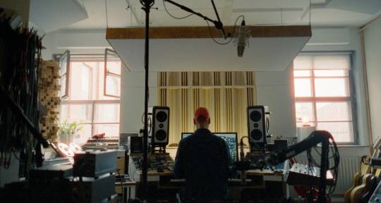 Mixer Producer Bassplayer - Johann Seifert