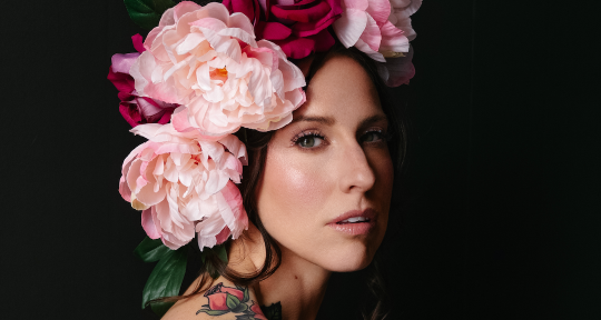 Award-Winning Writer & Singer - Elisa Smith