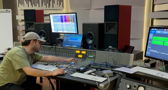 Productor musical/Ingeniero de mezcla - Nicolás Cruz