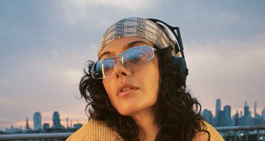 EDM/ POP top liner for hire  - EVAN GIIA