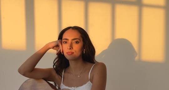 Singer Songwriter - Juliana Beltran