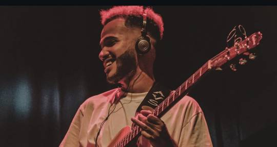 Producer/Guitar/Cavaco/Banjo - Yvo