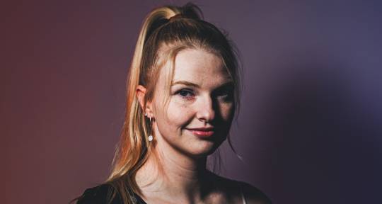 PRO EDM SINGER + SONGWRITER - ILSE