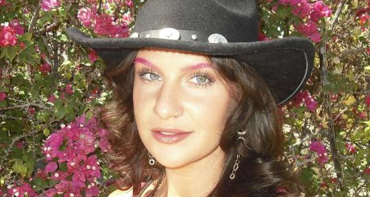 Singer, Hit Maker, BGVs - Hannah Rose