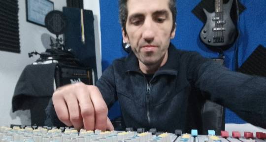 Audio mixing engineer  - Hugo Sonoro