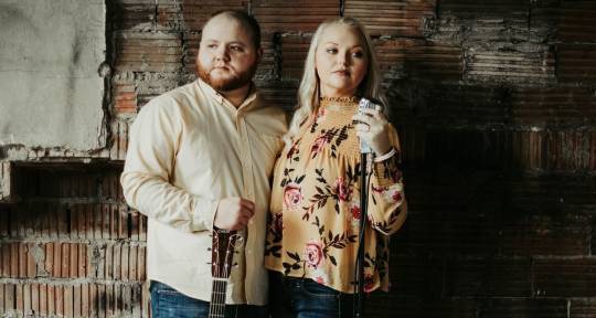 Powerful Female Vocalist - Chesi Arnett