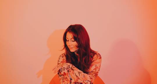 VOCALIST/PRODUCER/SONGWRITER - Molly