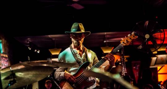 Bass grooves, melody, ambience - Matthew DeRubertis