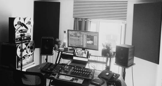 'Sound Engineer' - MG Phonic