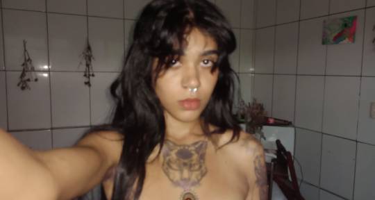 Songwriter, singer, topliner,  - Raissa Lago