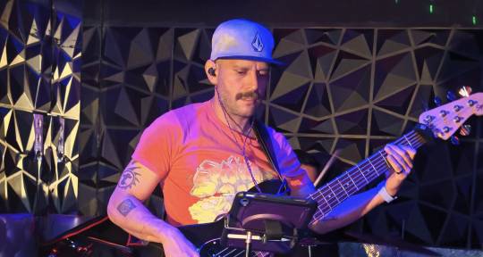 Creative Bass & Synth - buGgi roOts