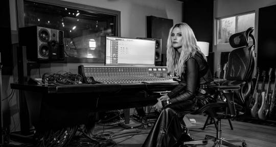 PRODUCER. SONGWRITER. - ESJAY JONES