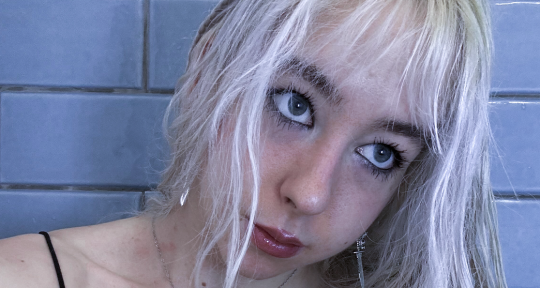 songwriter, topliner, producer - Julia Alexa