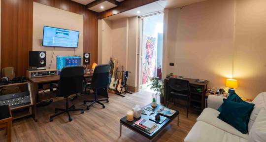 Film Composer & Sound Designer - Echia Sound