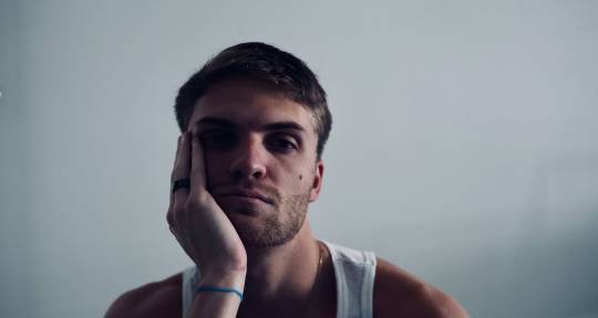 Smooth, sexy R&B singer - Sean Oakley