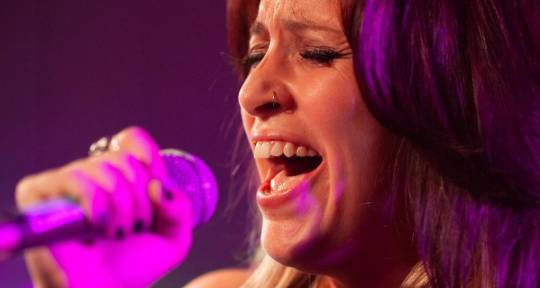 Powerhouse Session Singer - LeeLoo