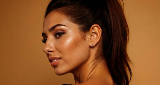 Singer / Songwriter - Medusa Georgiou