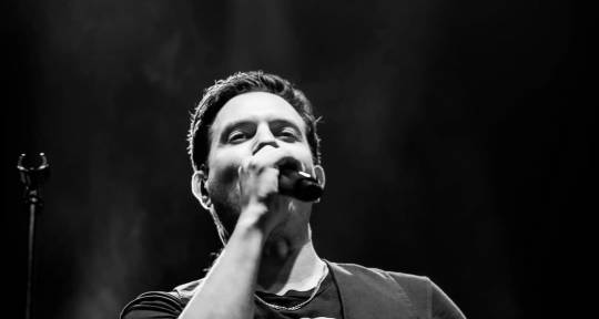 Award Winning Pop Singer - Thomas Sykes