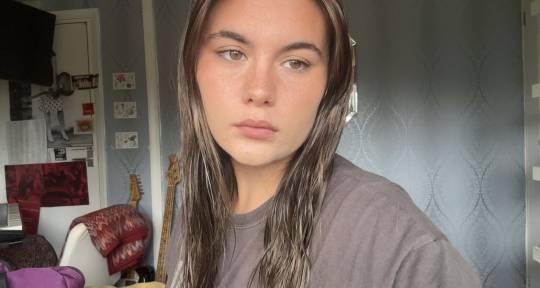 Singer/Songwriter - Hannah-Marie