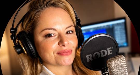Brazilian Singer Songwriter - Naty Britos