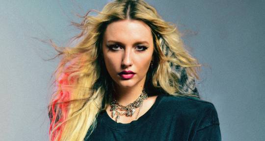 Award Winning Pop&Rock Singer - Ailis
