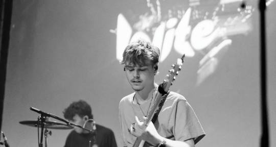 Indie/Pop Session Bassist - Ted Mapey