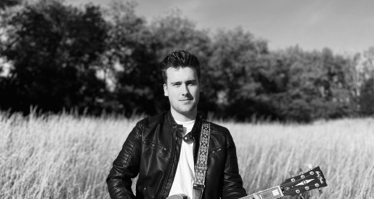 Songwriter & Music Producer - Lucas | Travlr Records