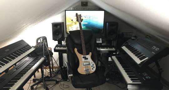 Multi-instrumentalist - Mike Ogle