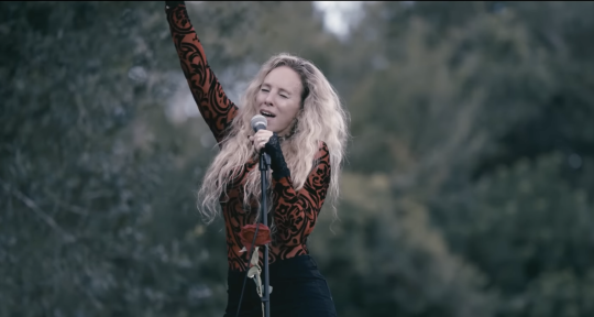 Singer and Songwriter for hire - Michi (Seesvea)