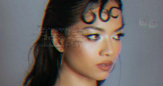 Alt-Pop Singer - Luiza Nis