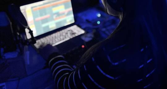 Beatmaker, Singer & Songwriter - Marie