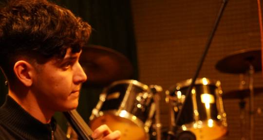 Chelista-Productor-Compositor - Juan Centeno