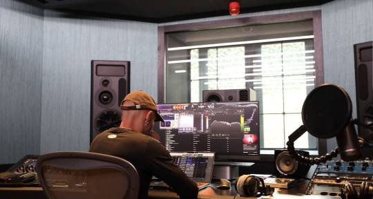 Electronic Music Producer - HIISAK | Paul Sanny