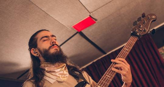Session Bassist - Isaac D'León