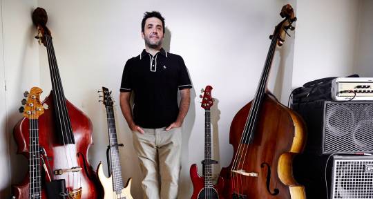 Pro Bass Player (acoust/elect) - Fabián Martin
