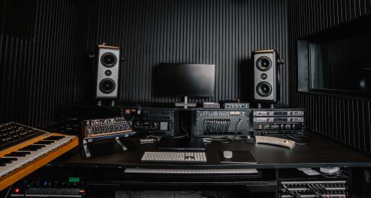 Mixing and Mastering Engineer - Max Craig